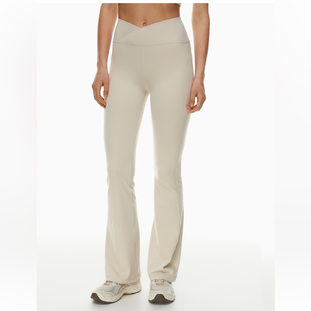 🌟 NWT Aritzia GOLDEN Butter Hi-Rise Flare 32" with Crossover Waistband 😍 Size8
